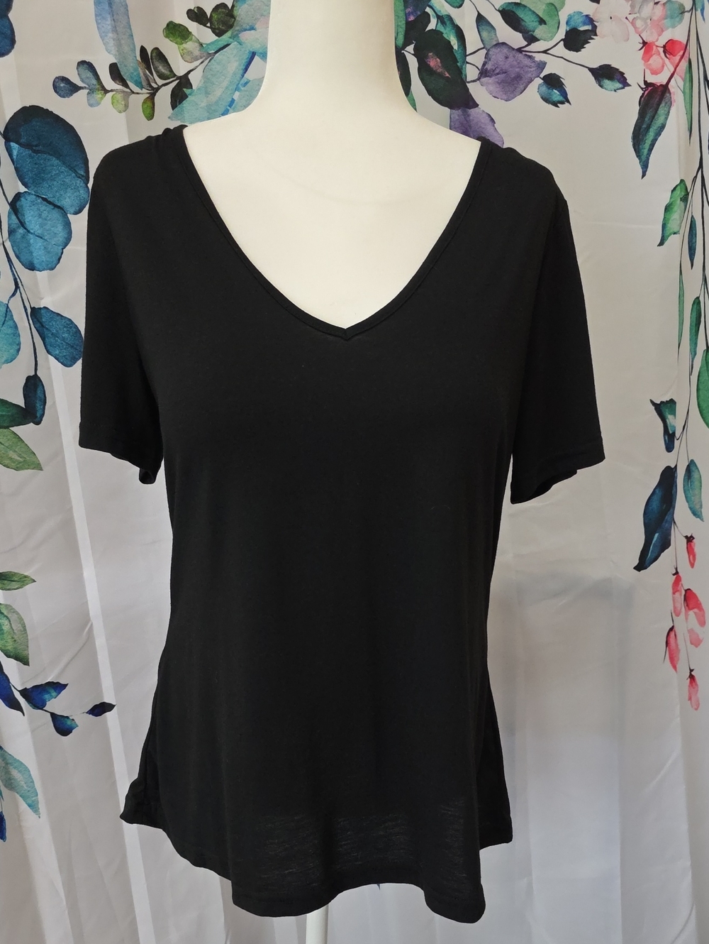 Women's Black Deep V-Neck Short Sleeve Tee - Classic Everyday Top